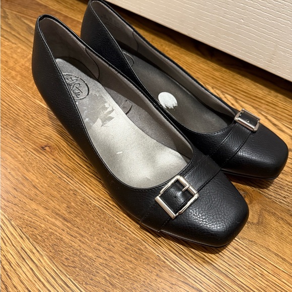 Life Stride Shoes - life Stride Wedge size 8.5